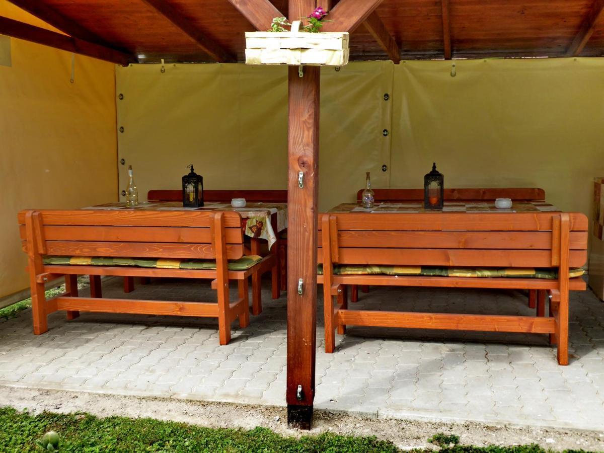 Illes Vendeghaz Hotel Keszthely Ngoại thất bức ảnh