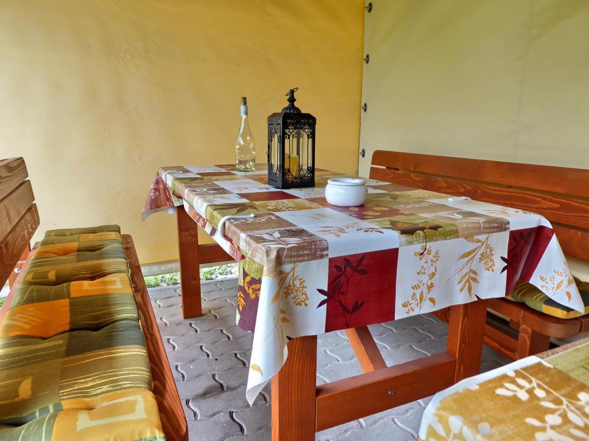 Illes Vendeghaz Hotel Keszthely Ngoại thất bức ảnh