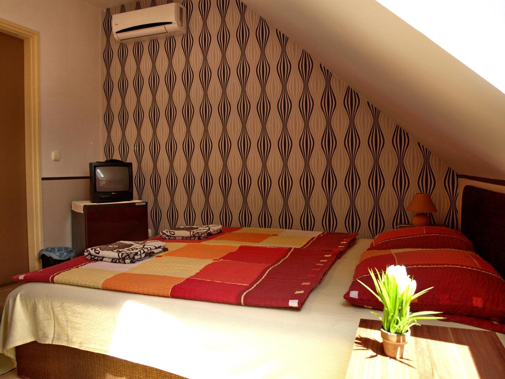 Illes Vendeghaz Hotel Keszthely Ngoại thất bức ảnh
