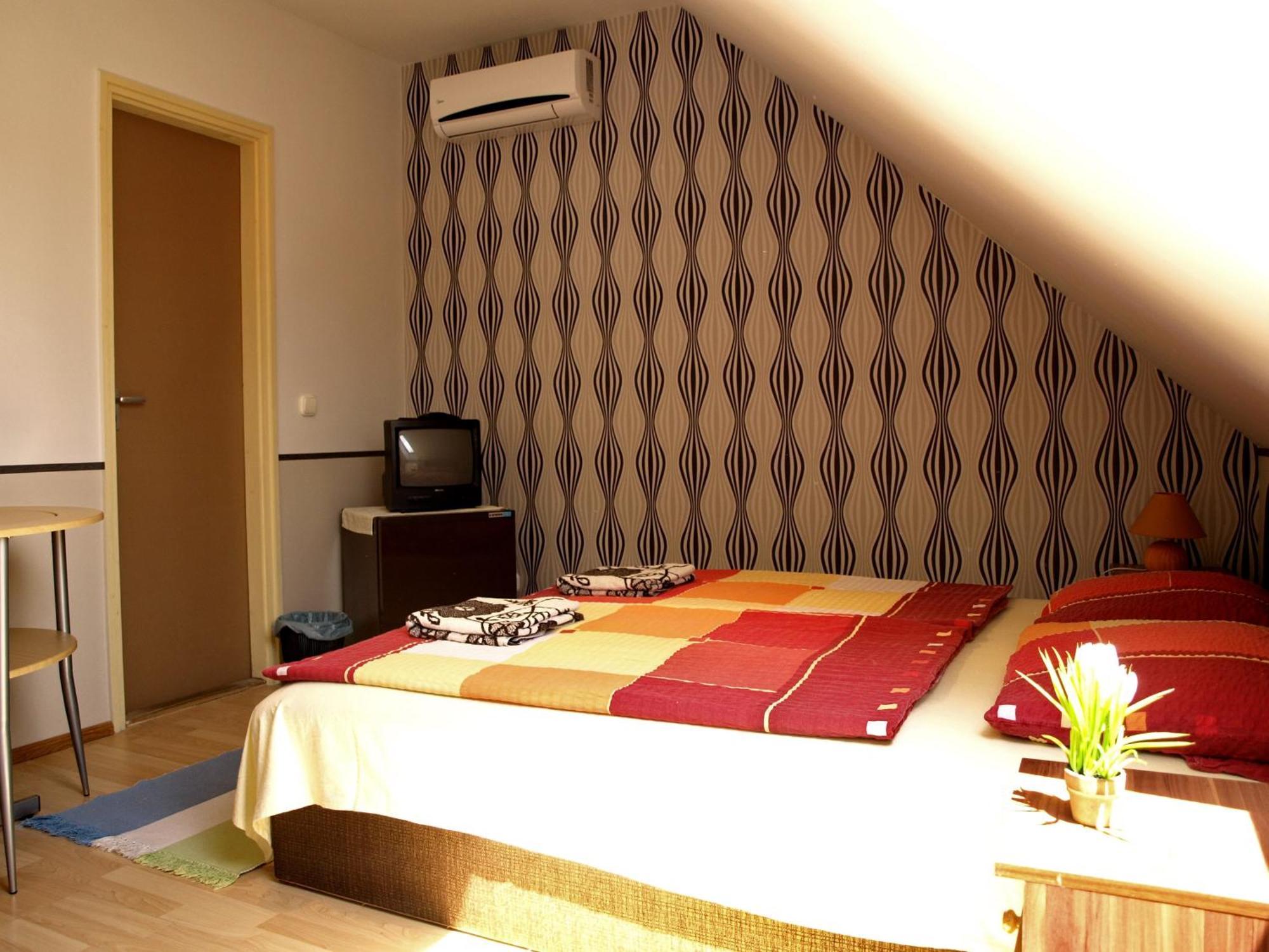 Illes Vendeghaz Hotel Keszthely Ngoại thất bức ảnh