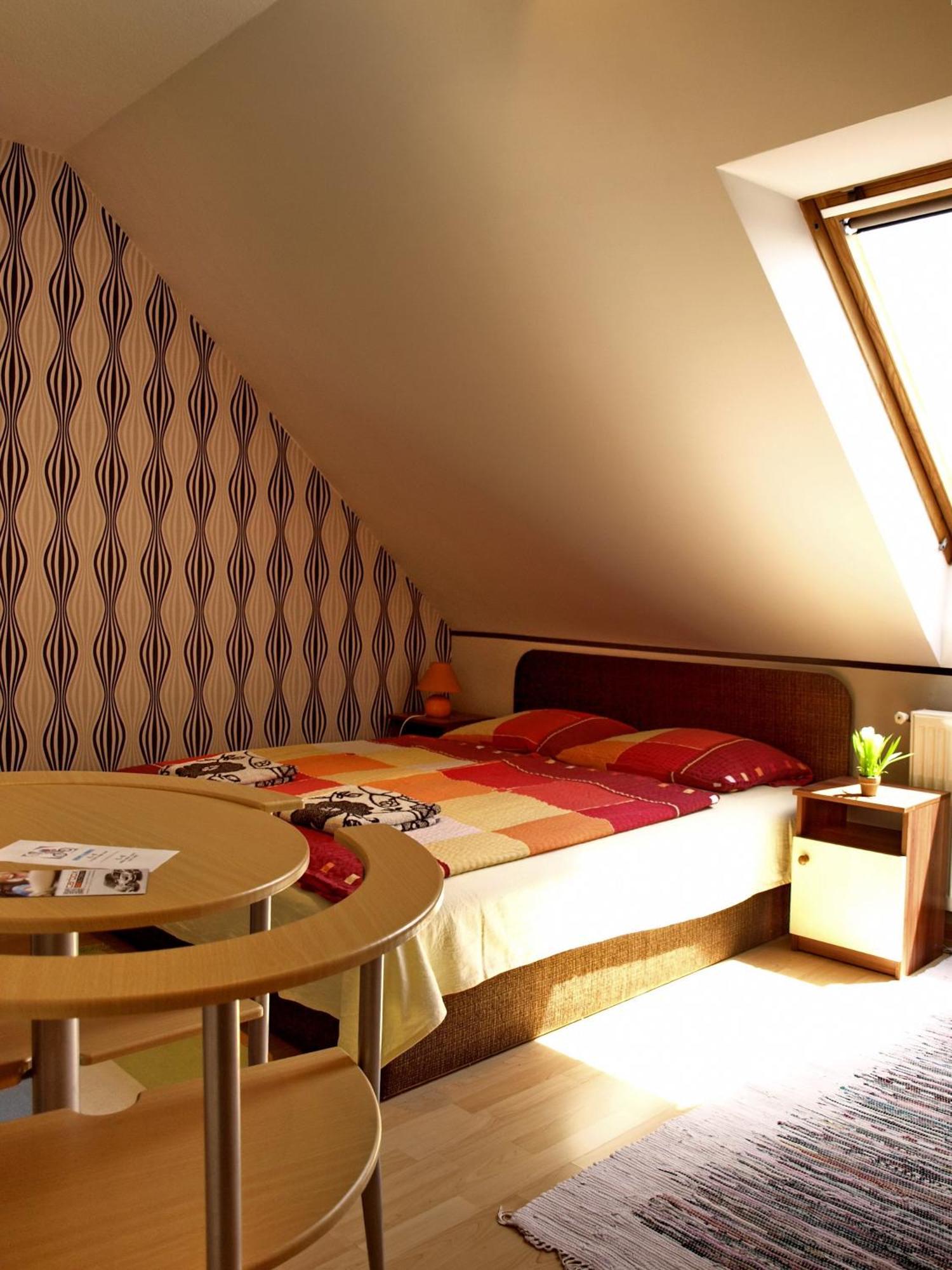 Illes Vendeghaz Hotel Keszthely Ngoại thất bức ảnh