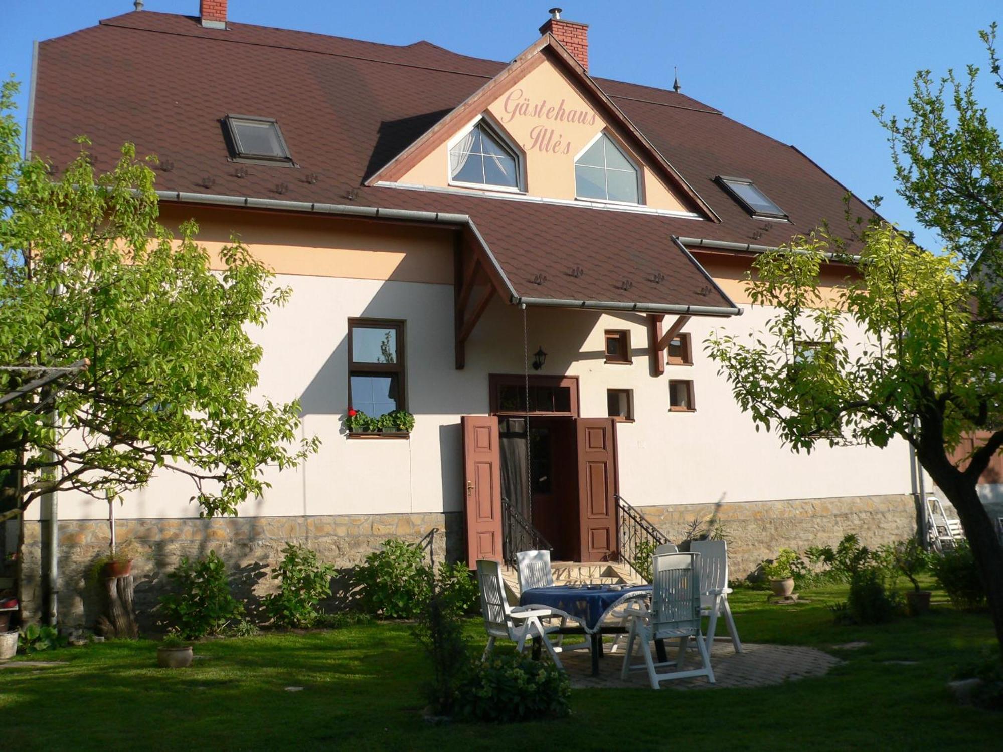 Illes Vendeghaz Hotel Keszthely Ngoại thất bức ảnh