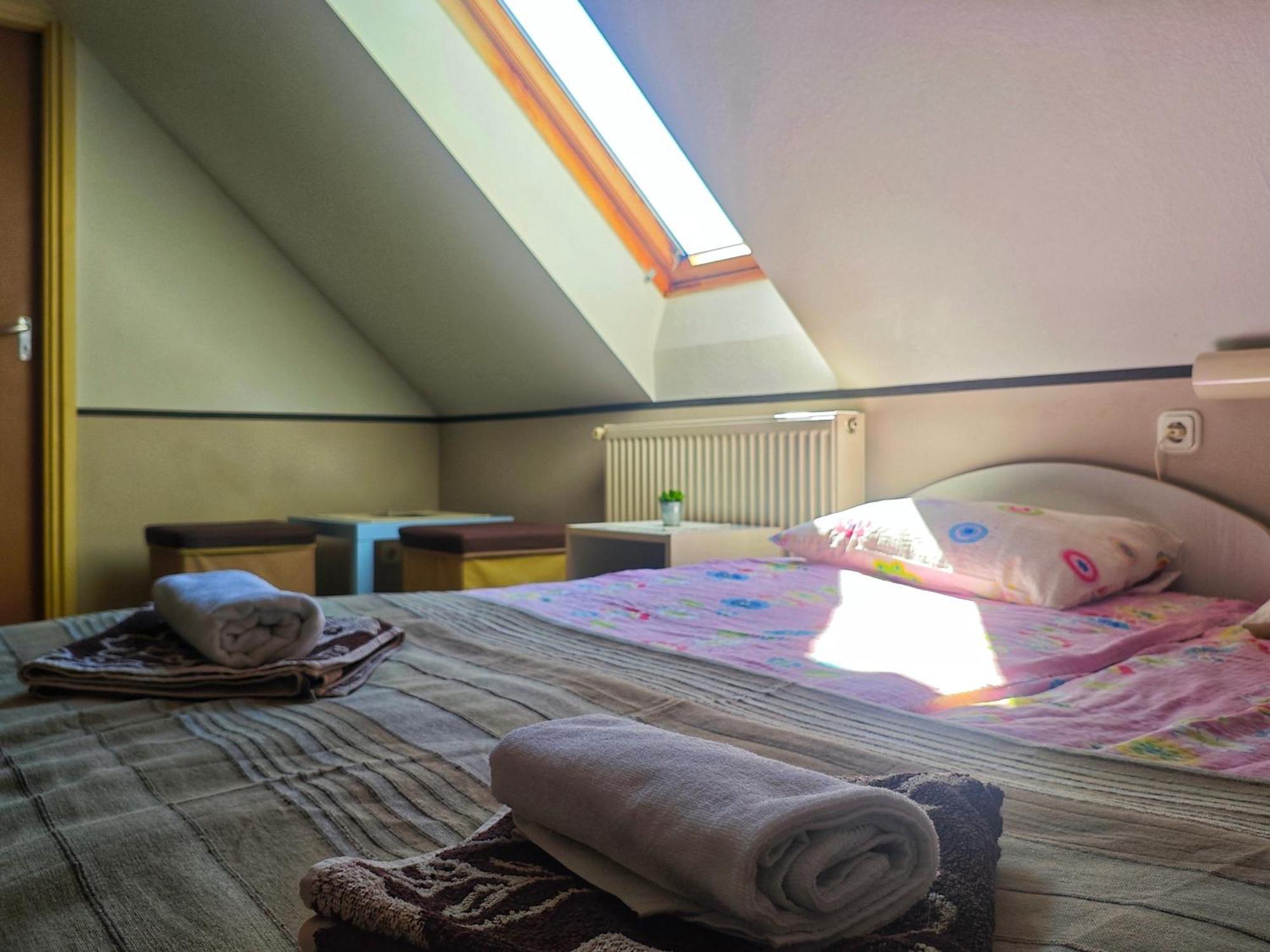 Illes Vendeghaz Hotel Keszthely Ngoại thất bức ảnh