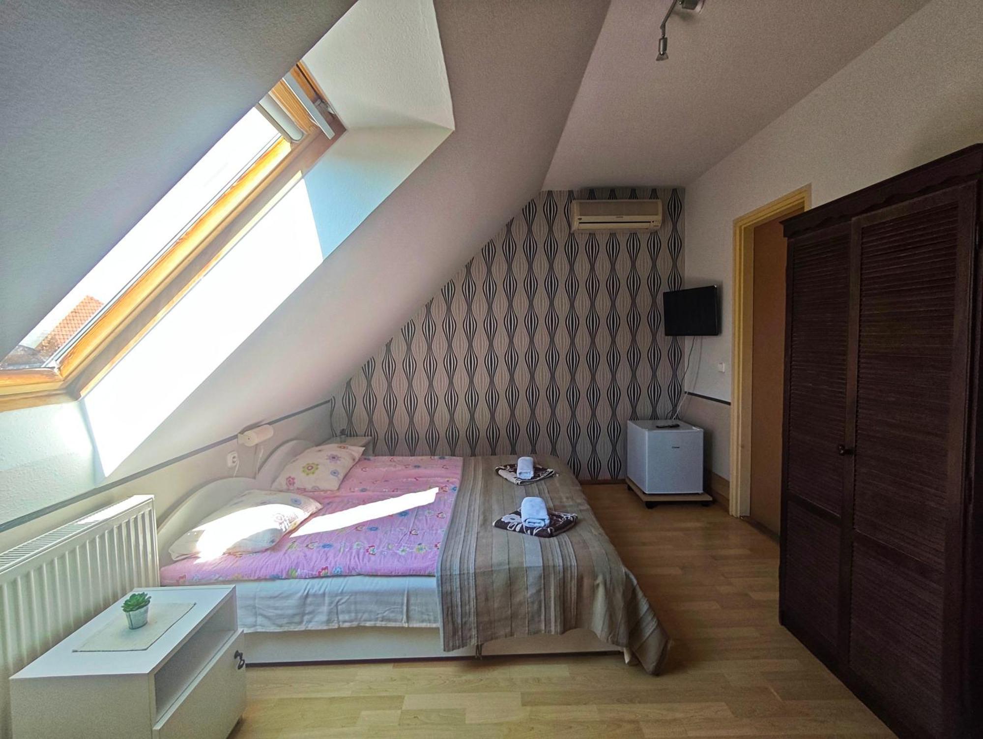 Illes Vendeghaz Hotel Keszthely Ngoại thất bức ảnh