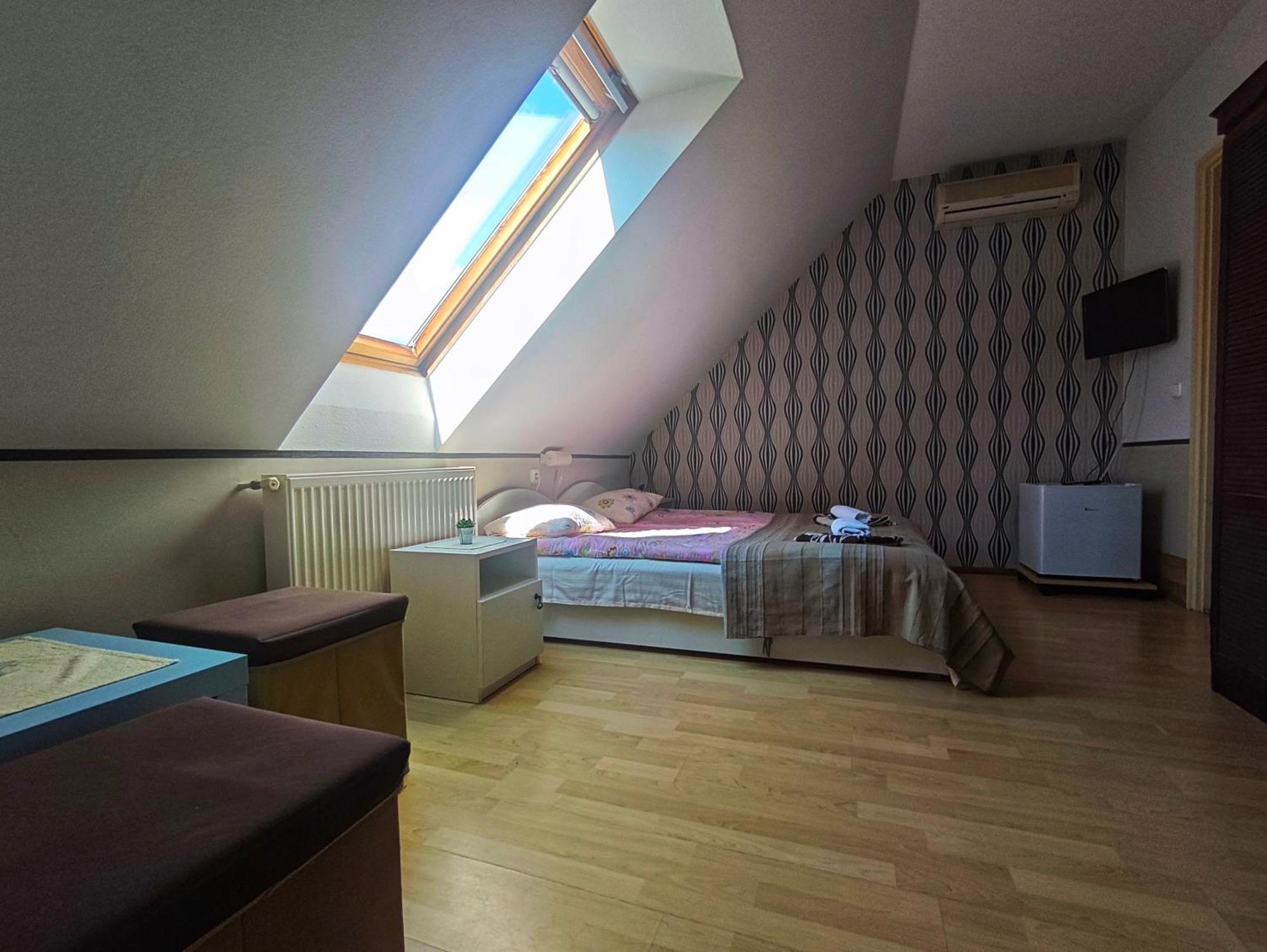 Illes Vendeghaz Hotel Keszthely Ngoại thất bức ảnh