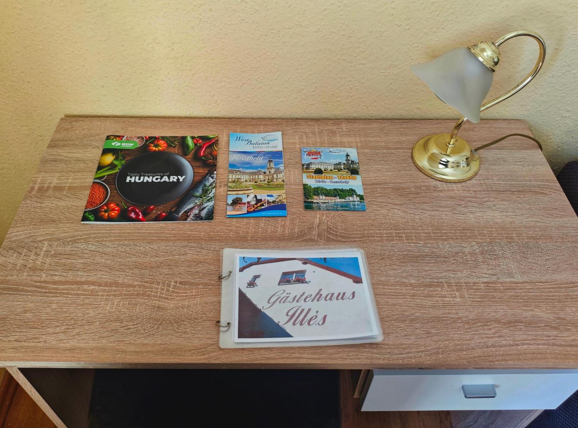 Illes Vendeghaz Hotel Keszthely Ngoại thất bức ảnh