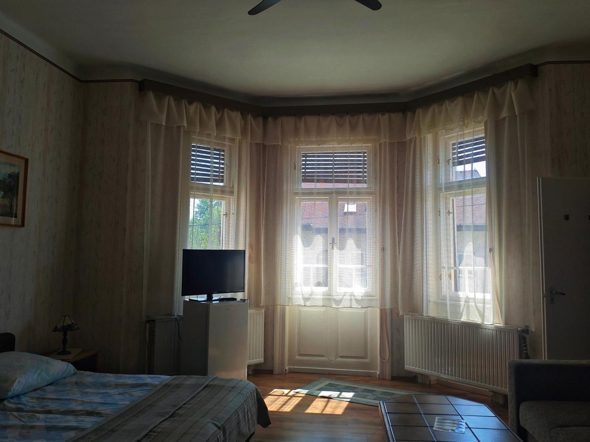 Illes Vendeghaz Hotel Keszthely Ngoại thất bức ảnh