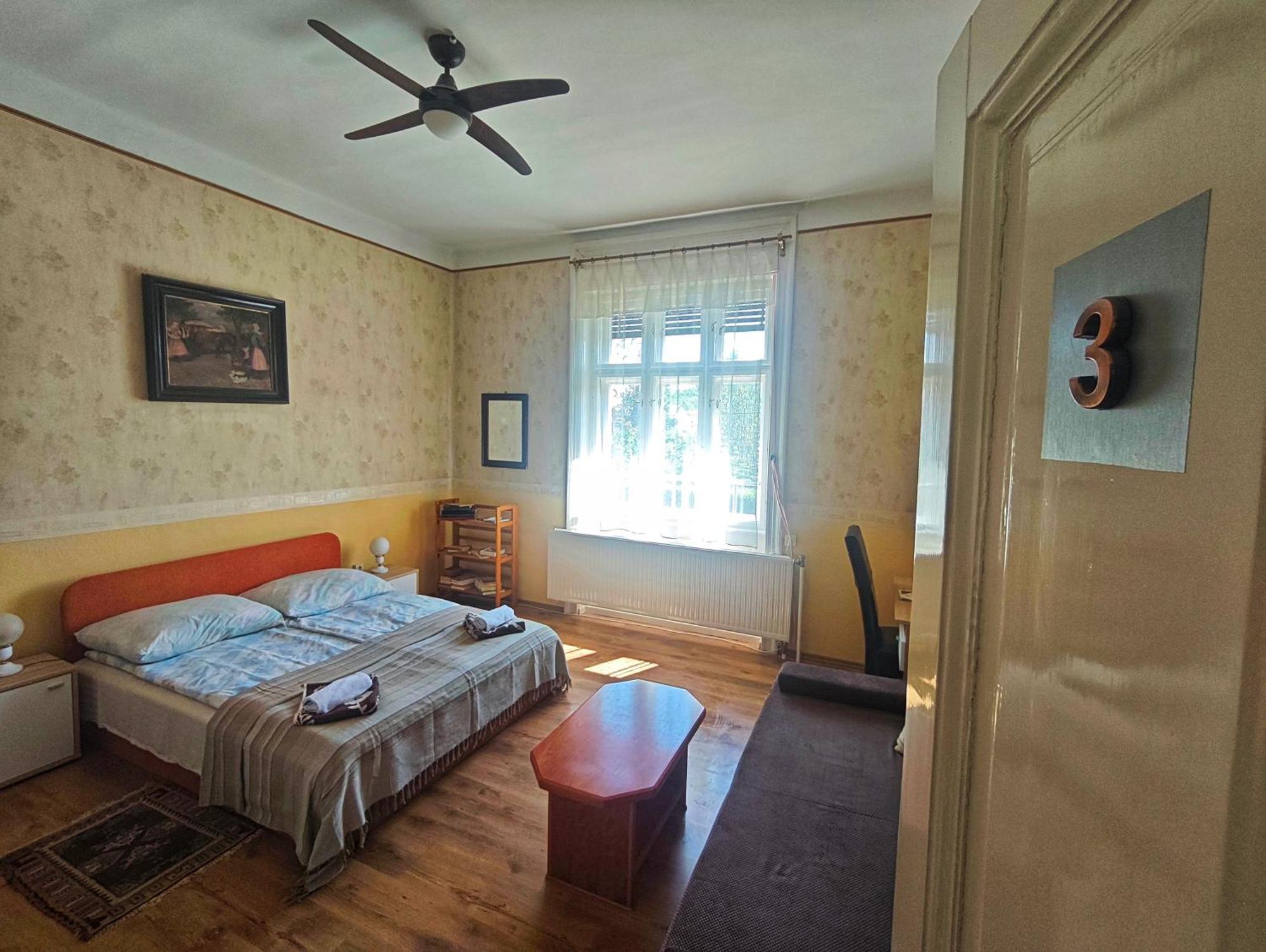 Illes Vendeghaz Hotel Keszthely Ngoại thất bức ảnh