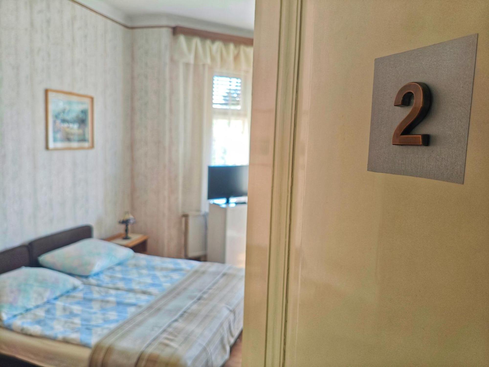 Illes Vendeghaz Hotel Keszthely Ngoại thất bức ảnh