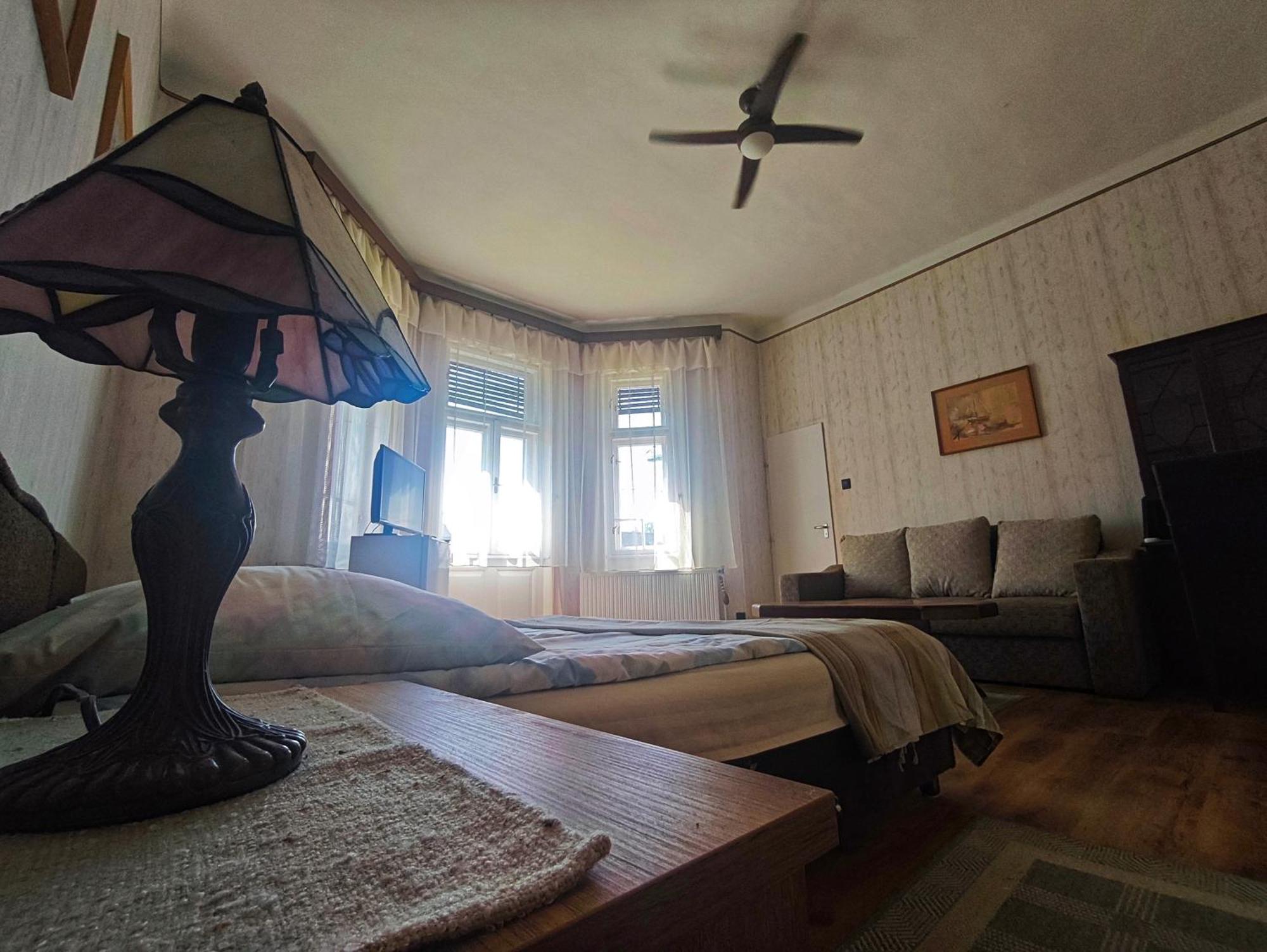 Illes Vendeghaz Hotel Keszthely Ngoại thất bức ảnh