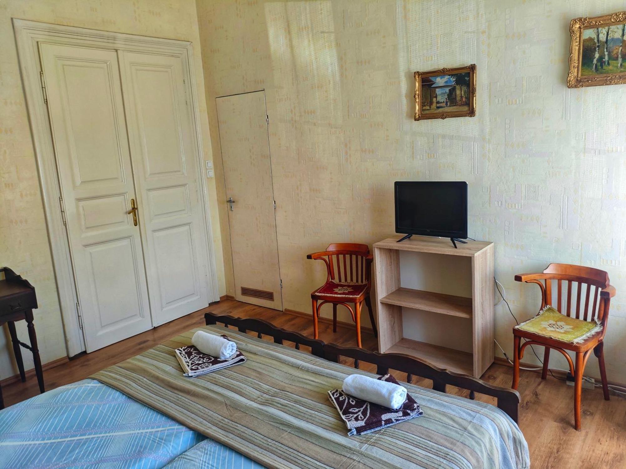 Illes Vendeghaz Hotel Keszthely Ngoại thất bức ảnh