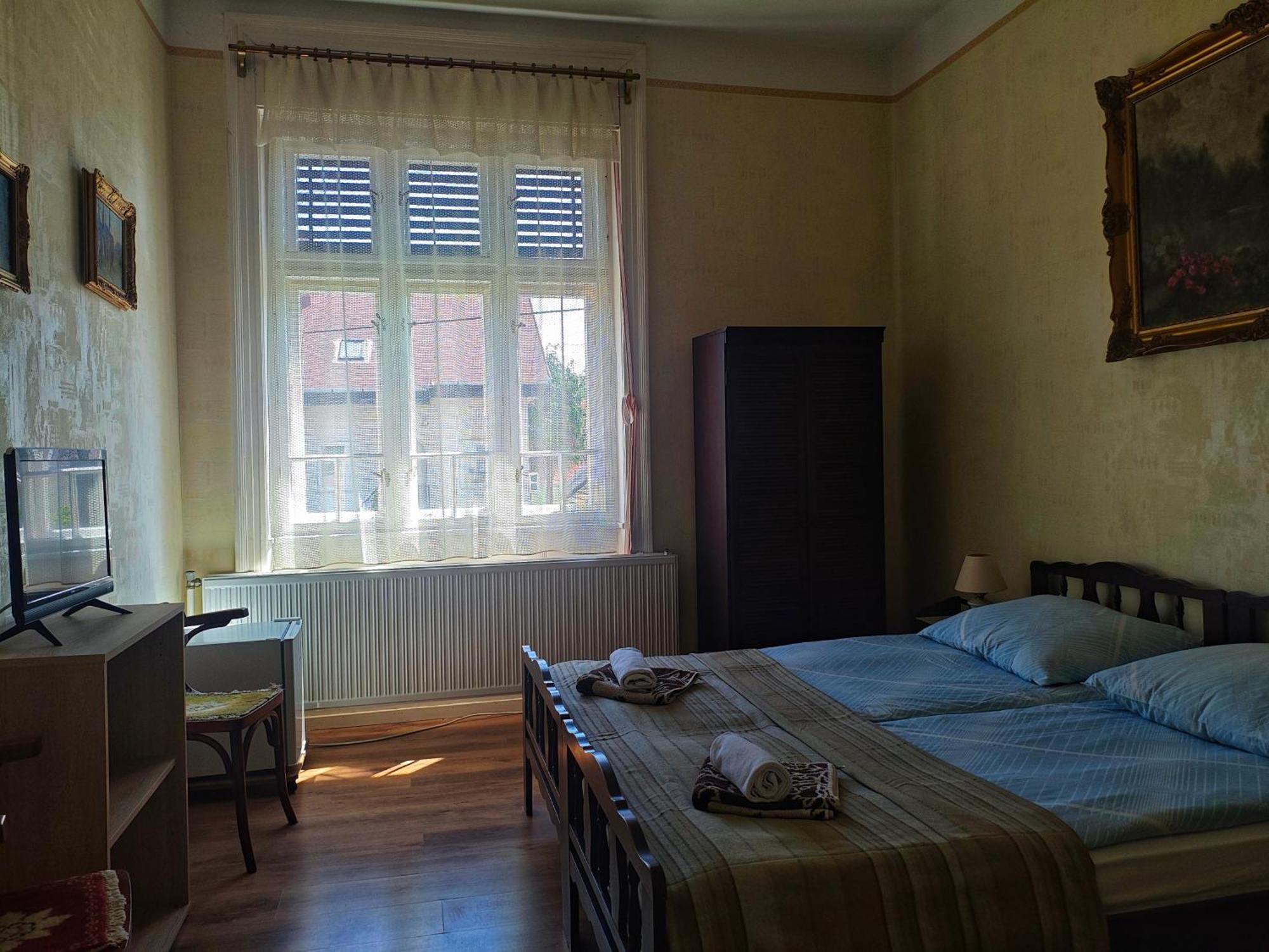 Illes Vendeghaz Hotel Keszthely Ngoại thất bức ảnh