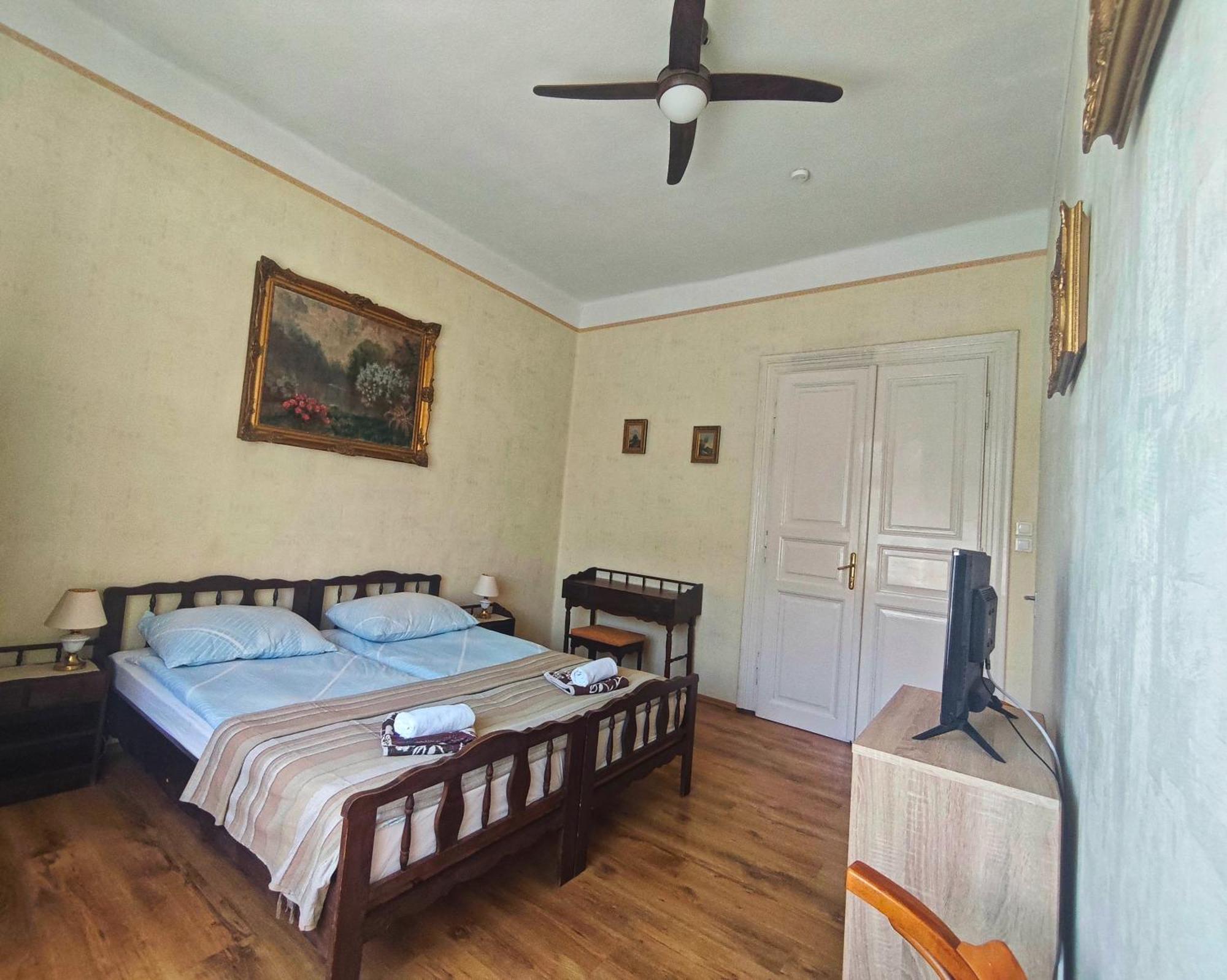 Illes Vendeghaz Hotel Keszthely Ngoại thất bức ảnh