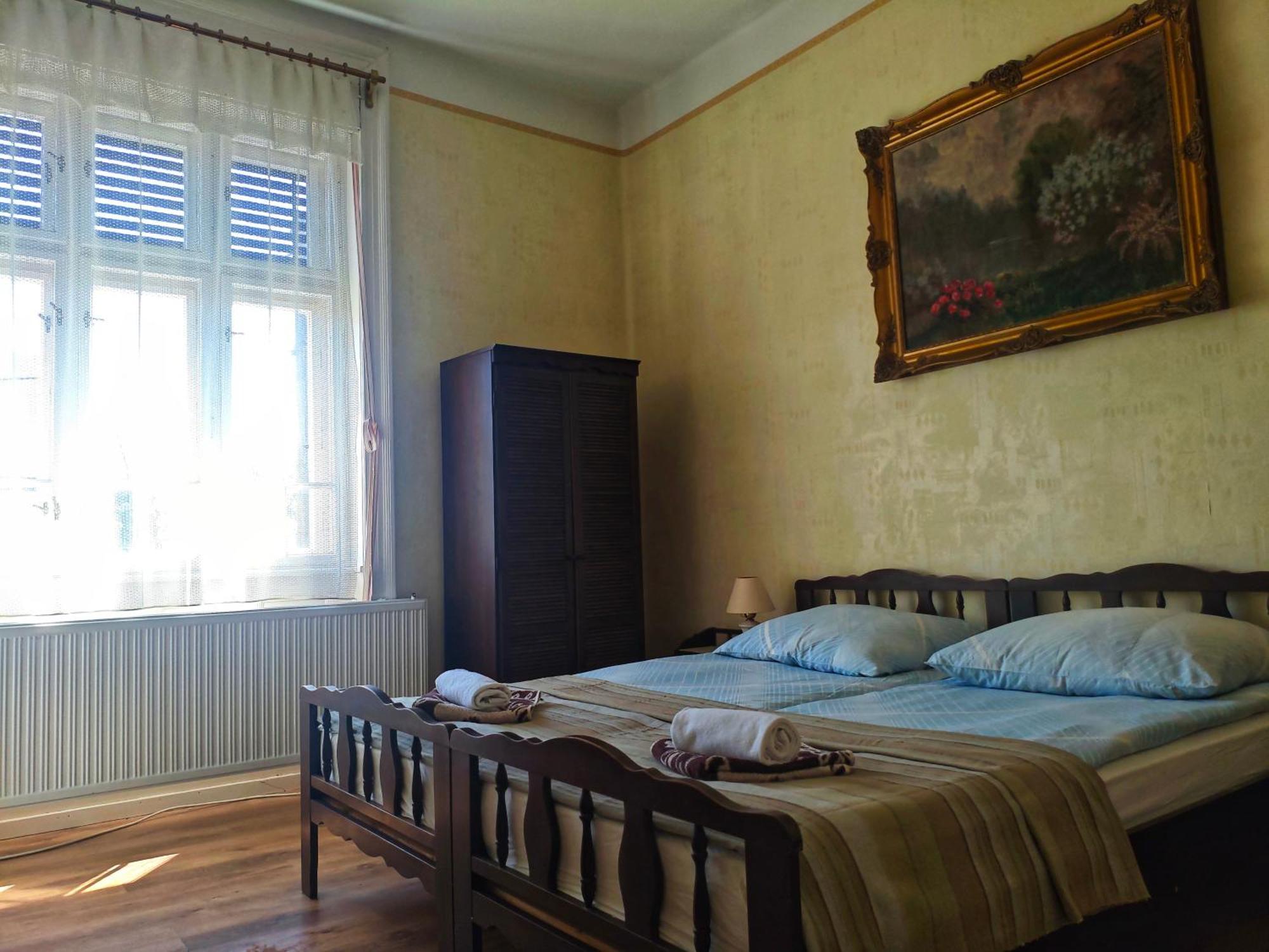 Illes Vendeghaz Hotel Keszthely Ngoại thất bức ảnh