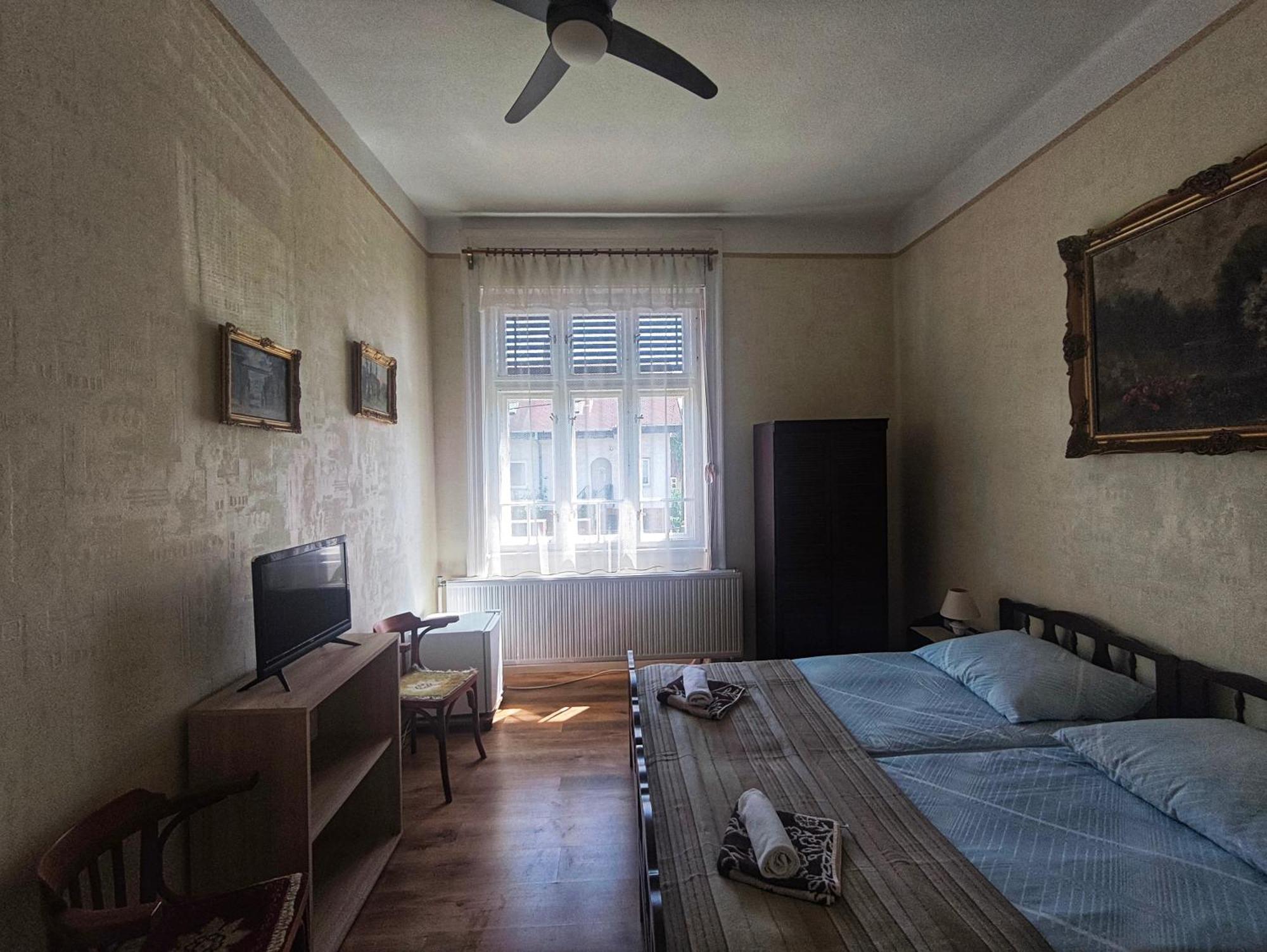 Illes Vendeghaz Hotel Keszthely Ngoại thất bức ảnh