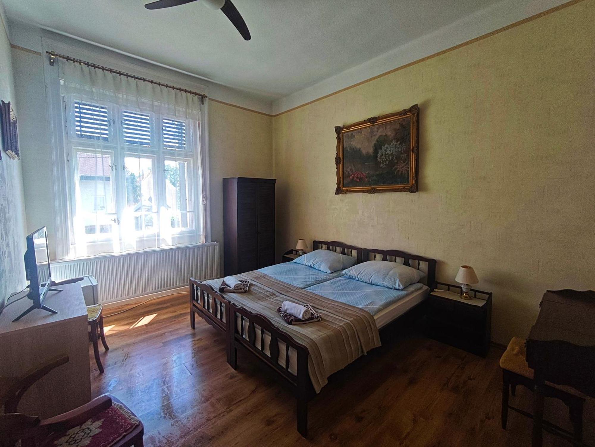 Illes Vendeghaz Hotel Keszthely Ngoại thất bức ảnh