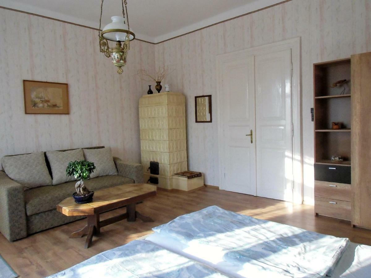 Illes Vendeghaz Hotel Keszthely Ngoại thất bức ảnh