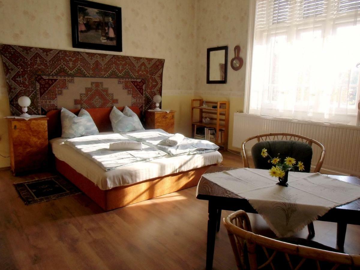 Illes Vendeghaz Hotel Keszthely Ngoại thất bức ảnh