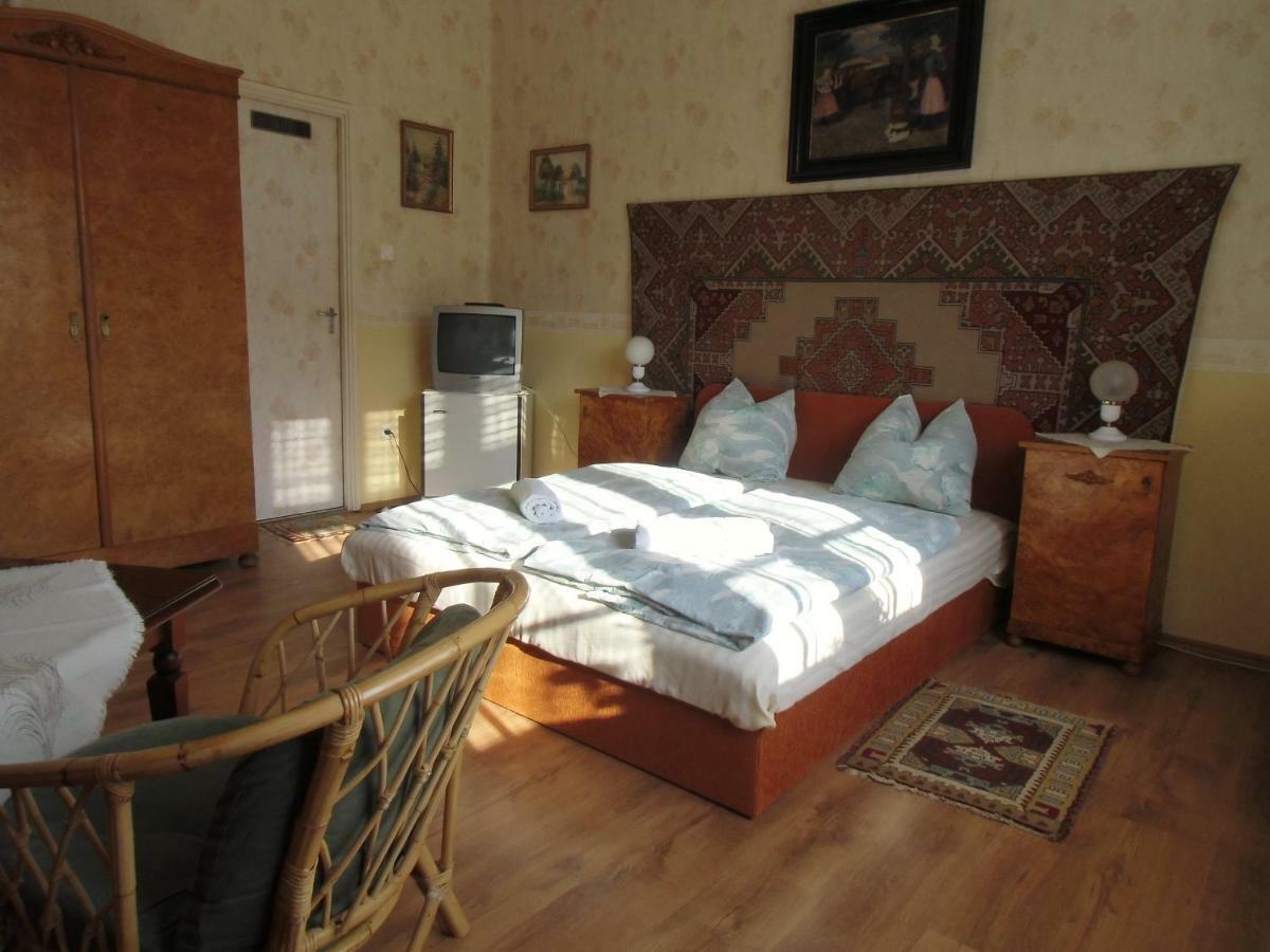 Illes Vendeghaz Hotel Keszthely Ngoại thất bức ảnh