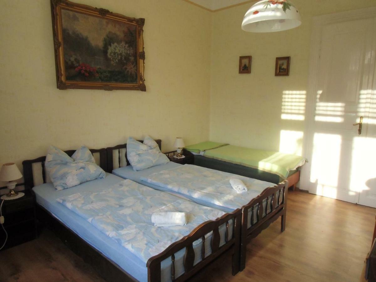 Illes Vendeghaz Hotel Keszthely Ngoại thất bức ảnh