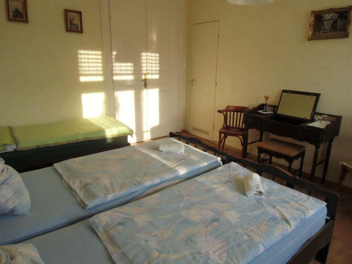 Illes Vendeghaz Hotel Keszthely Ngoại thất bức ảnh