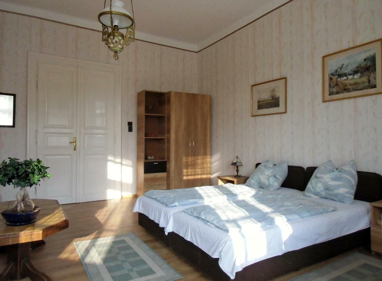 Illes Vendeghaz Hotel Keszthely Ngoại thất bức ảnh