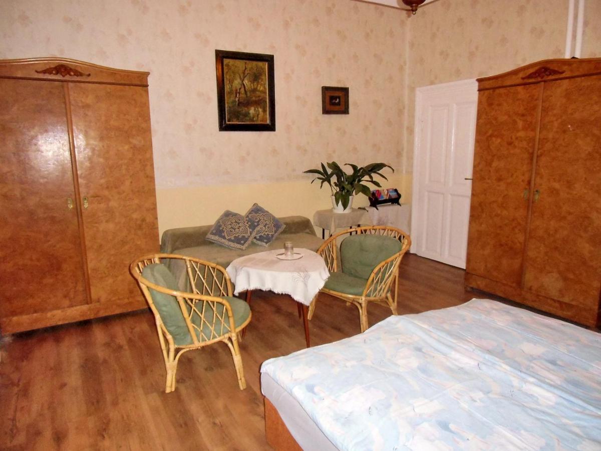 Illes Vendeghaz Hotel Keszthely Ngoại thất bức ảnh