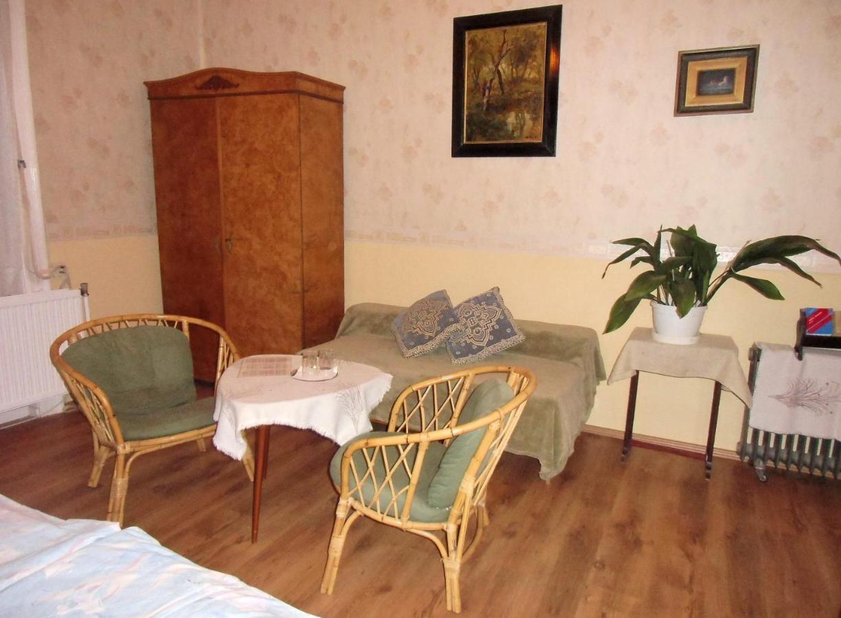 Illes Vendeghaz Hotel Keszthely Ngoại thất bức ảnh